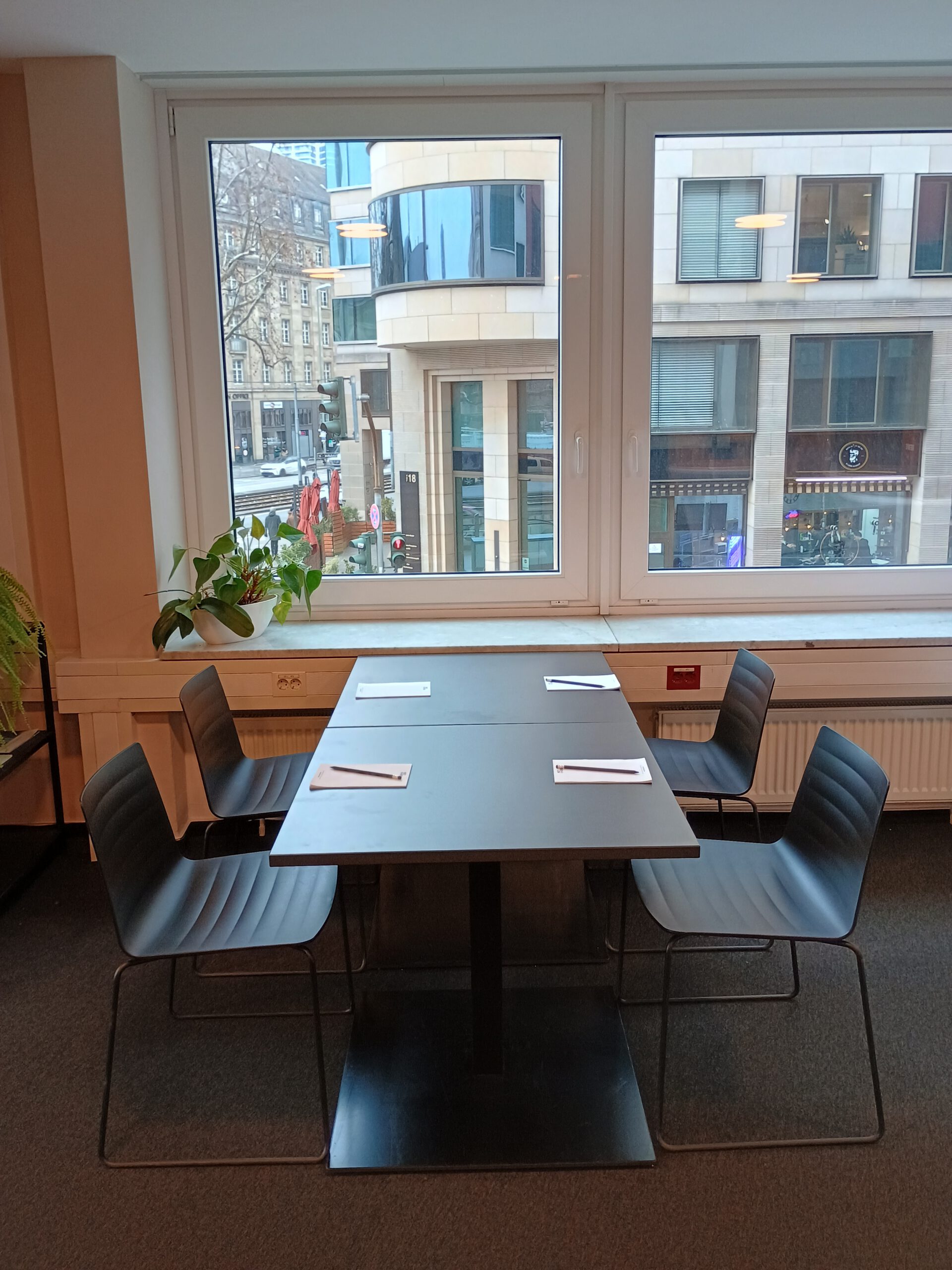 Besprechungsbereich der Kanzlei von Rechtsanwalt Adrian Jäckel in Frankfurt am Main