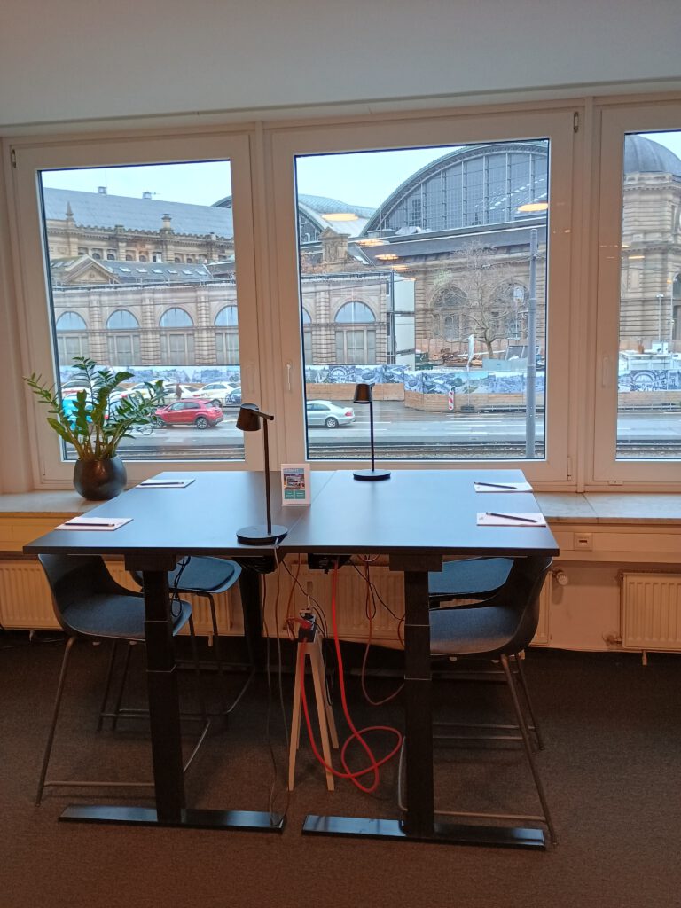 Kanzleibüro mit Blick über Frankfurt