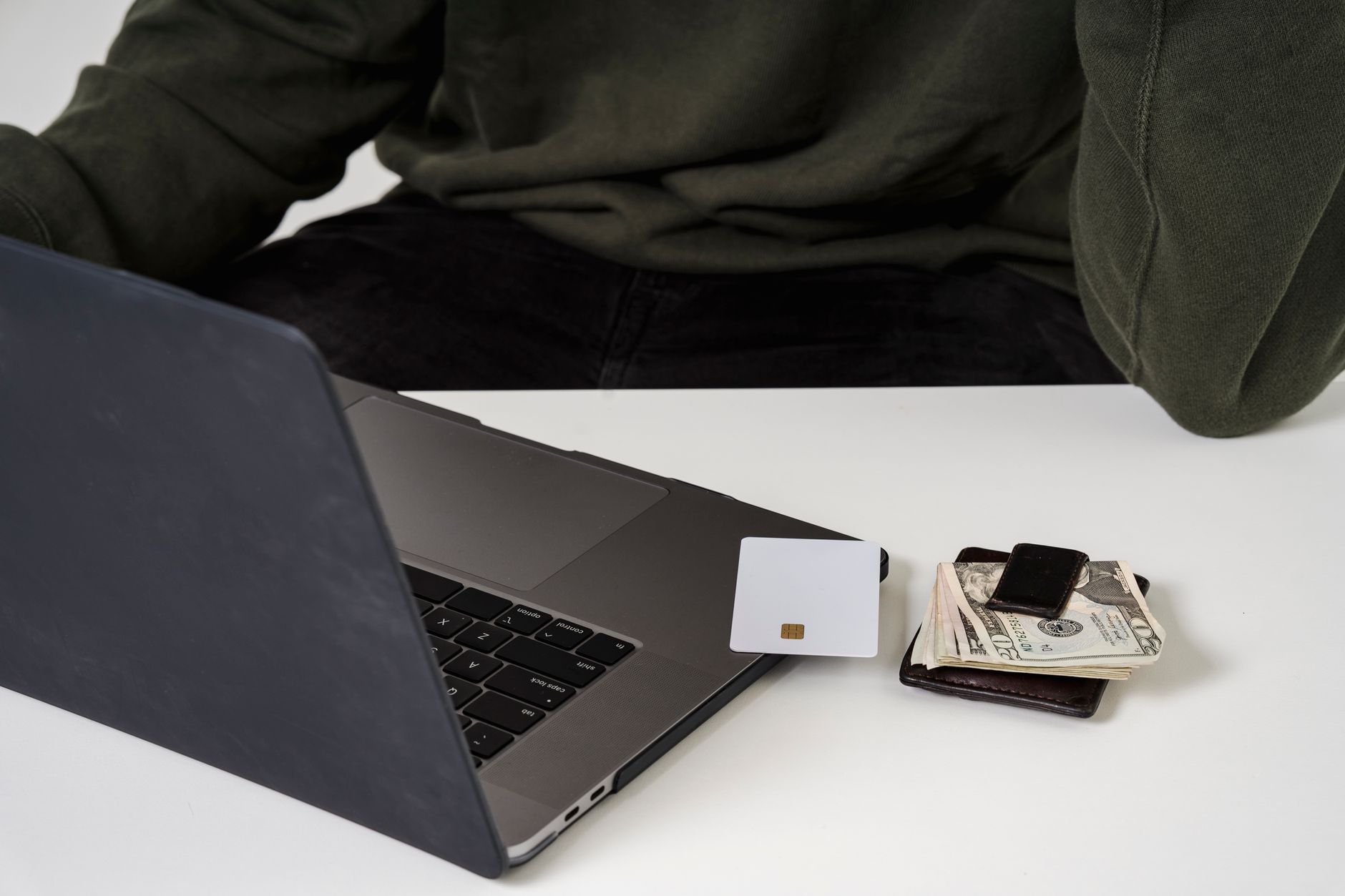 Fristlose Kündigung und Arbeitnehmerhaftung bei Millionenschäden